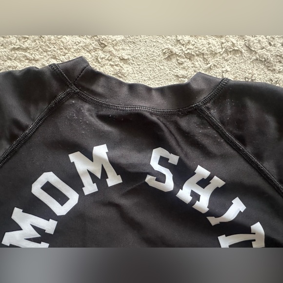 LEVEL BLACK MOM SHIT RASH GUARD - Picture 3 of 5